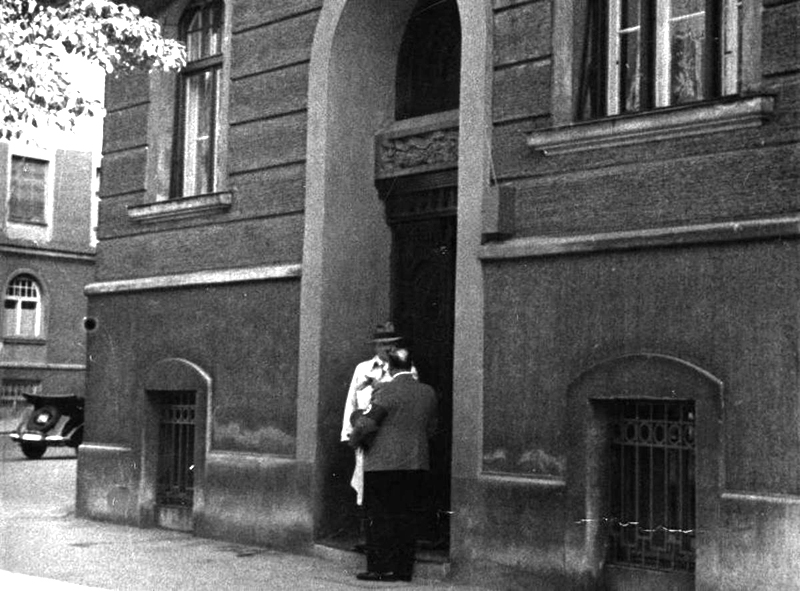 Adolf Hitler leaving his apartment on Prinzregentenplatz in Munich